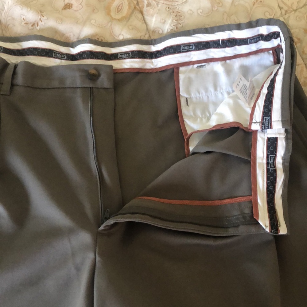 Haggar men’s slacks, 44X29. EUC, no holes or stains. Zipper works good. - Picture 5 of 8